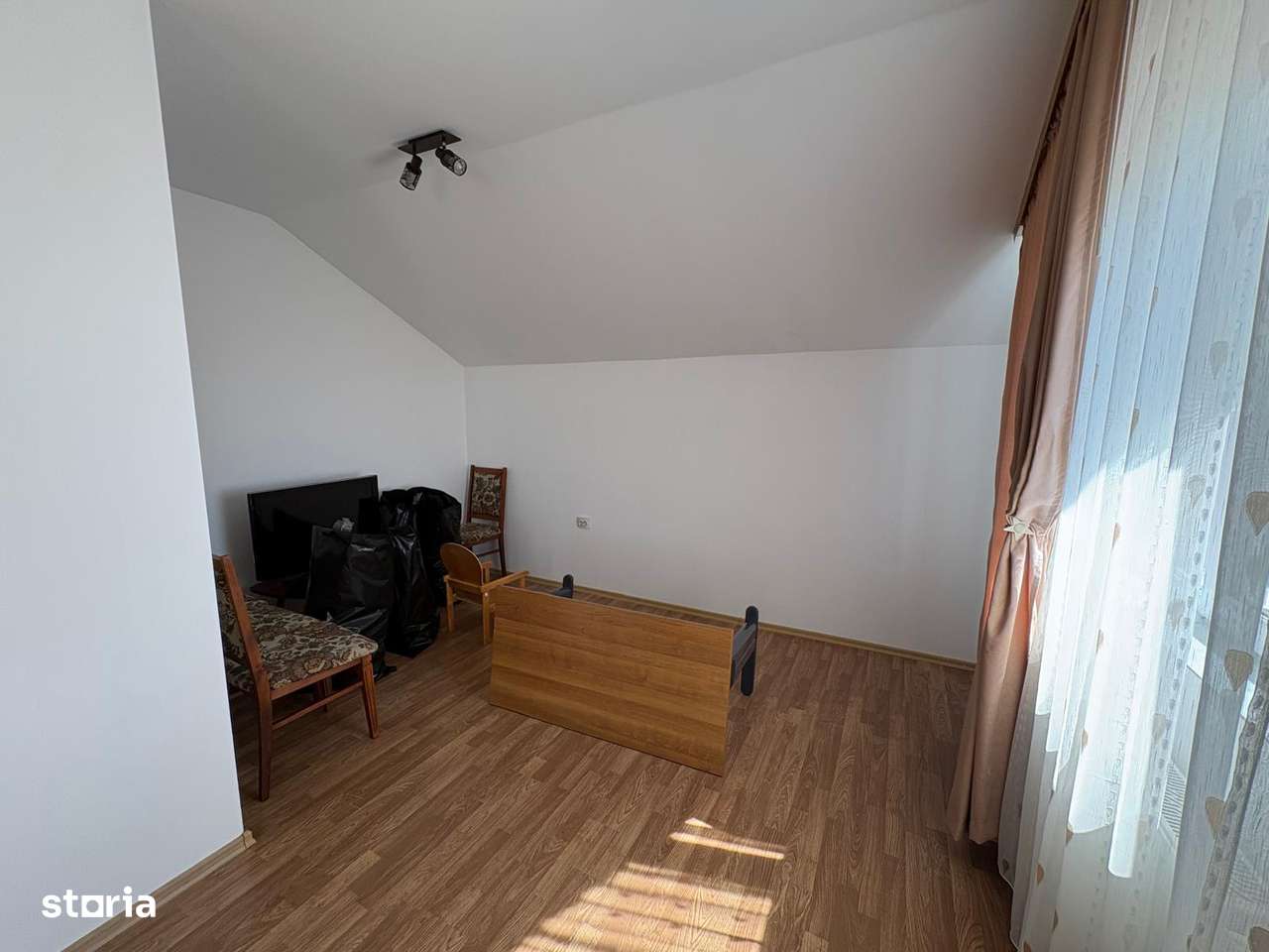 vila tomesti 273 mp constr 600 mp teren  intabulare libera 150.000 eur-4