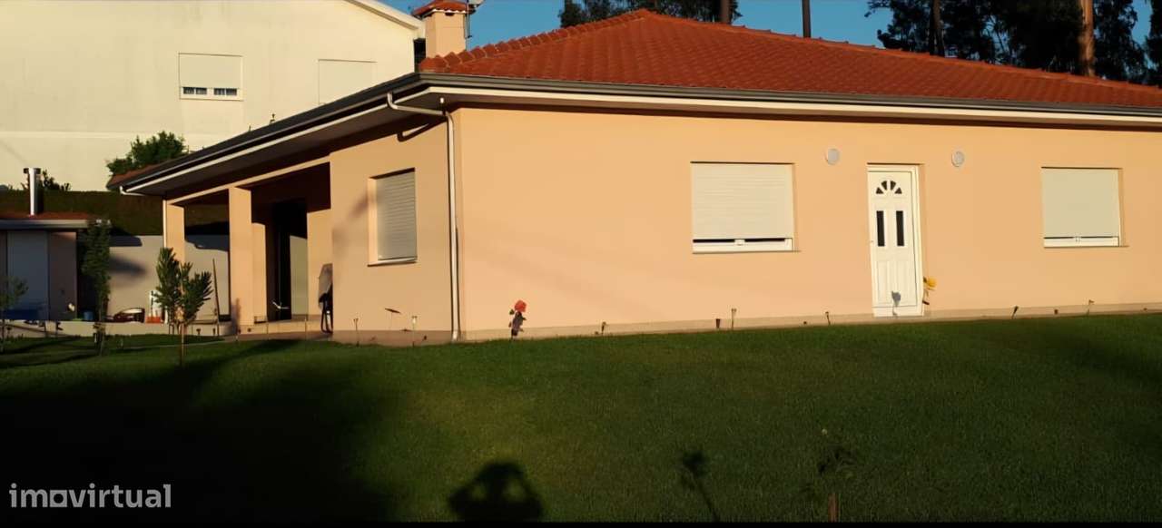 Moradia T2 com garagem e jardim em Cabanelas - Grande imagem: 2/3