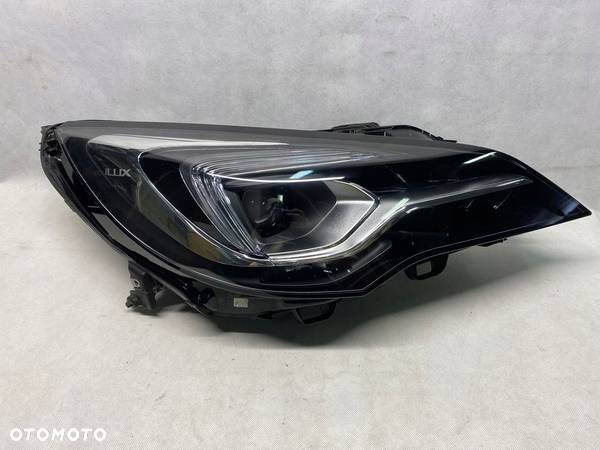 REFLEKTOR PRAWY PRZÓD OPEL ASTRA K FULL LED - 1