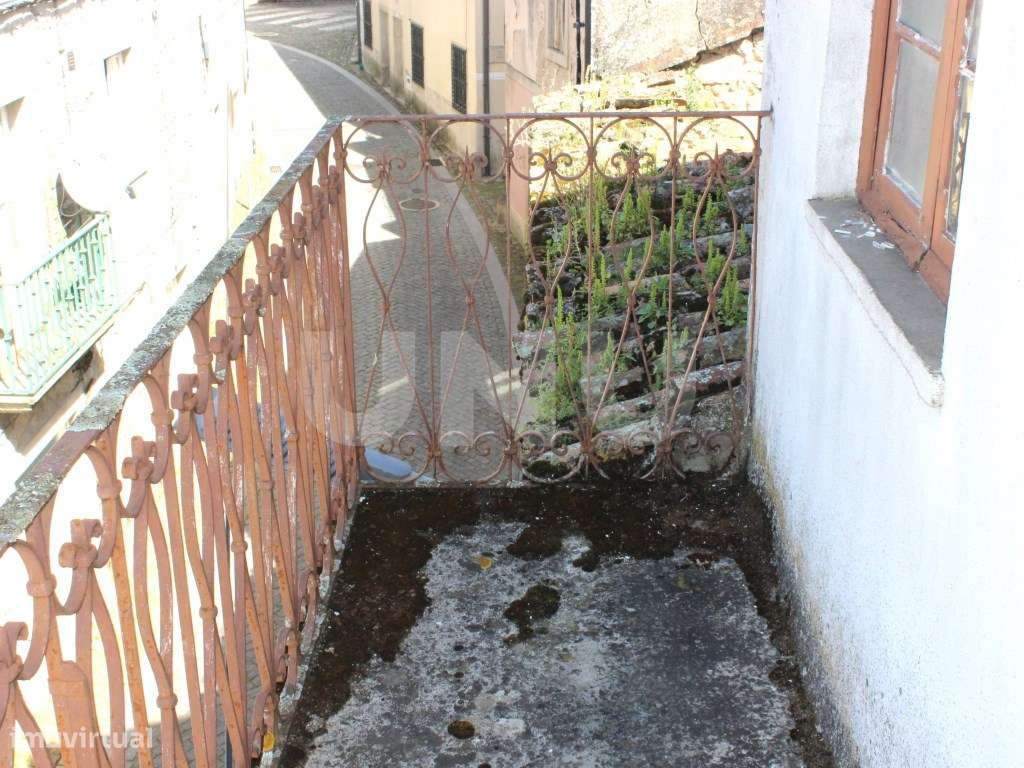 Moradia com Logradouro para Remodelar-14