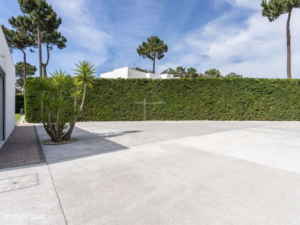 Moradia isolada T4, arquitetura contemporânea com garagem e piscina...-49