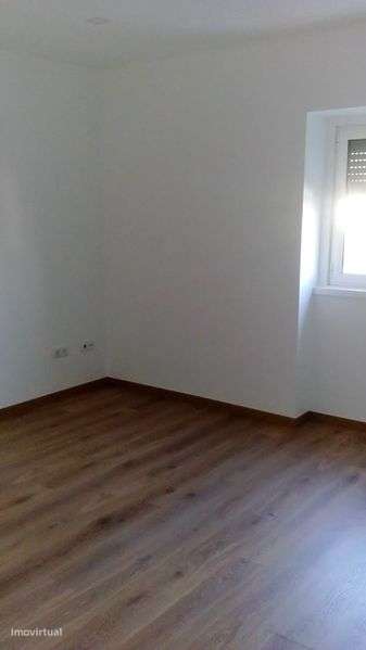 Arrendo T2 como novo no entroncamento - Grande imagem: 5/7