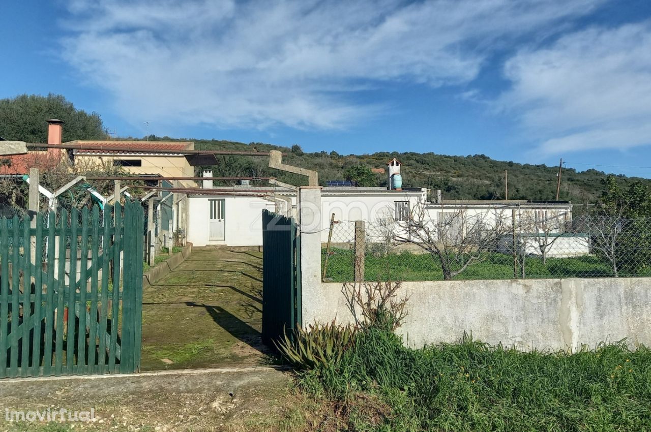 Terreno 475m² murado em Valdináguas, Raposeiras, Pêro Pinheiro.