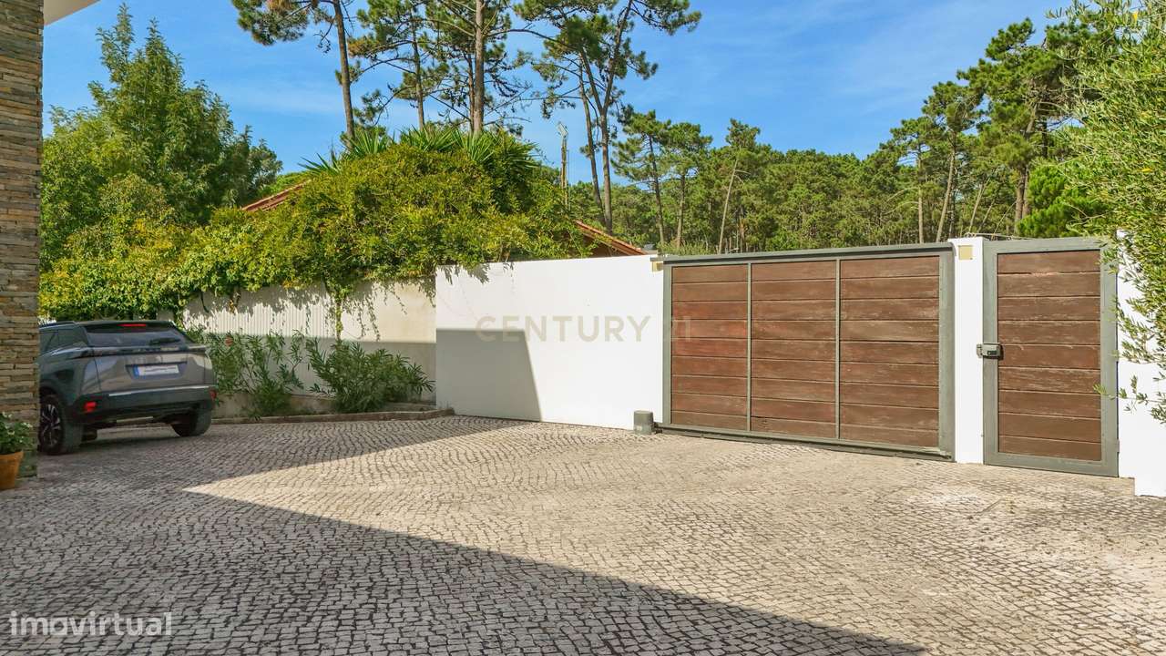 Moradia Isolada T4 291m2 em Lote de 1050 m2 em Mucifal, Colares, Sintr-1