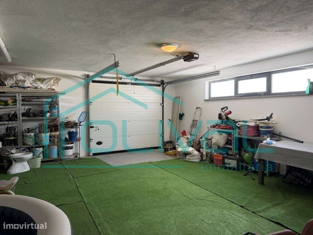 Moradia de Rês do Chão e primeiro andar com garagem na Cave e Logra...-38