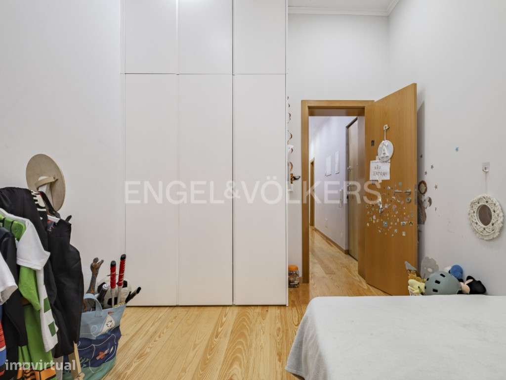 T4 remodelado com terraço e jardim Anjos / Arroios-15