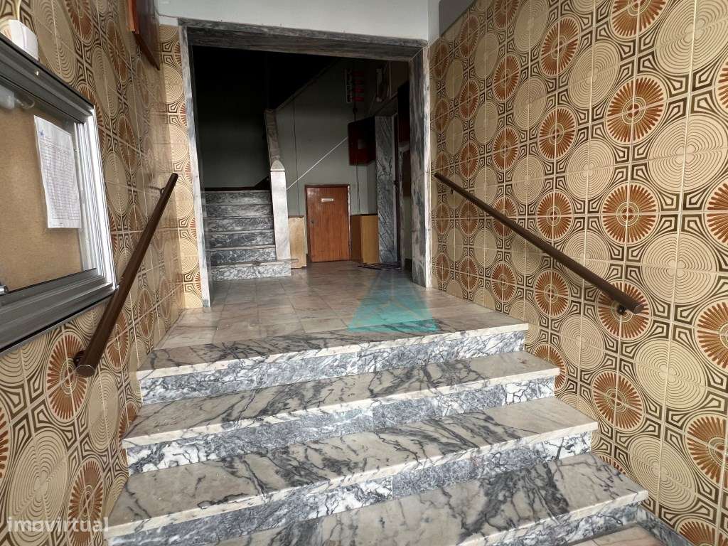 Apartamento T3 Semi-Remodelado na Arrentela 2º andar-17
