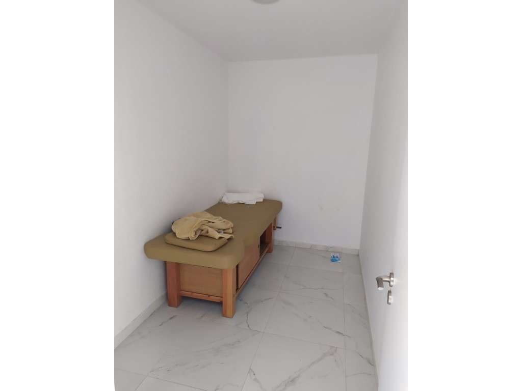 Cabeleireiro com 150m2 na Amadora - Estação-5