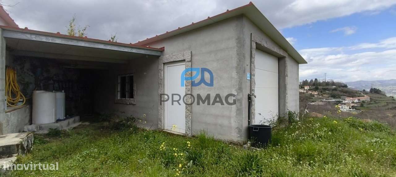 Terreno Urbanizável de 7959 m² com Armazém-11