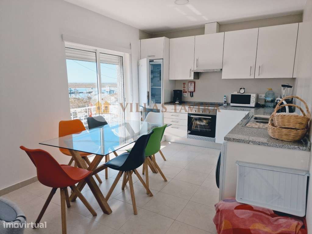 Prédio com 2 andares - Restaurante e 2 Apartamentos - Cabanas de Ta... - Grande imagem: 4/41