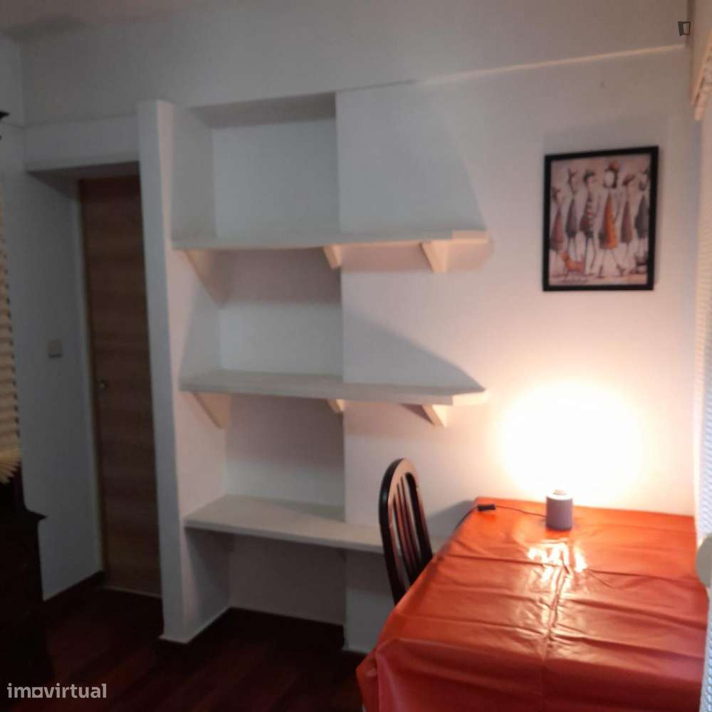Quarto - localizado em Carnide Lisbon - Grande imagem: 4/9
