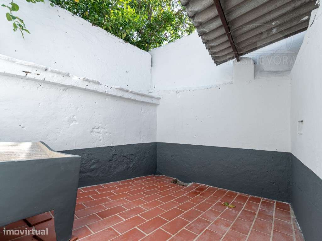 Apartamento de 1º andar com 3 assoalhadas e terraço-11