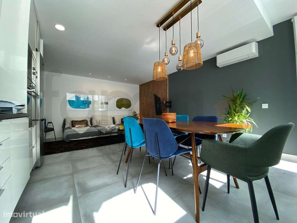 T2 Remodelado Com Terraço Alto da Parede-6