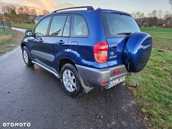 Toyota RAV4 2.0 D-4D 4x4 - 5