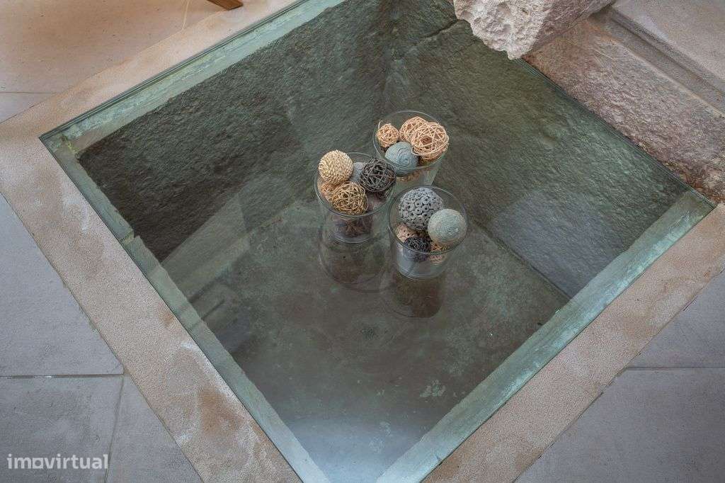 Moradia T5 com jardim e piscina no coração histórico de Azeitão-15