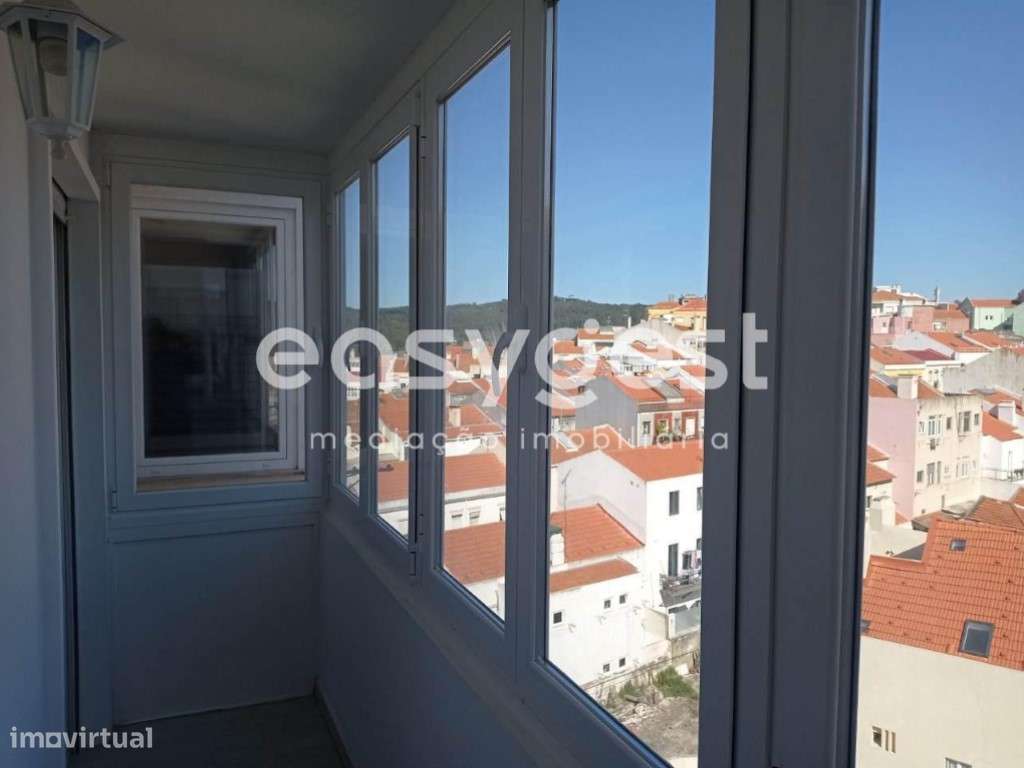 Apartamento T3 convertido em T2 remodelado em Campo de Ourique - Grande imagem: 3/14