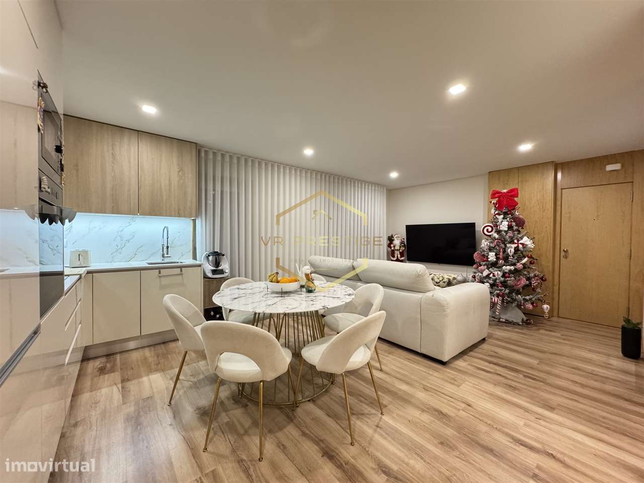 T3 Remodelado junto à Praça do Almada – Terraço Exclusivo de 30 m²-2