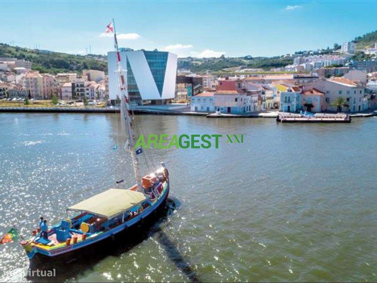 Loja com rendimento no Centro de Vila Franca de Xira-12