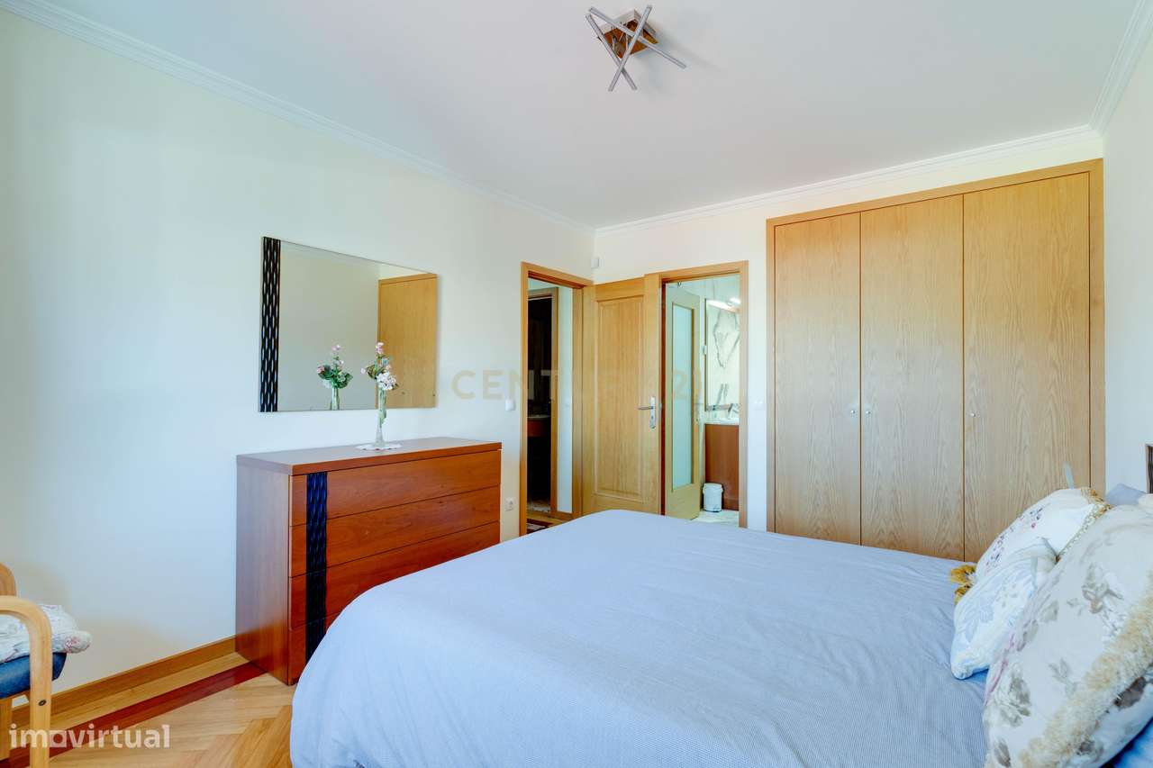 Moradia T3, Águas-furtadas + Cave com possibilidade +T1-13