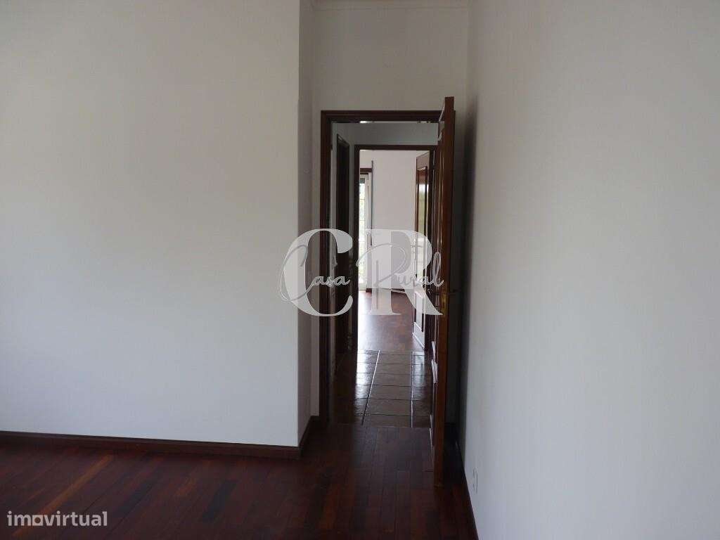 Fantástica moradia T3 com garagem e terreno generoso em Vila Facaia –-39