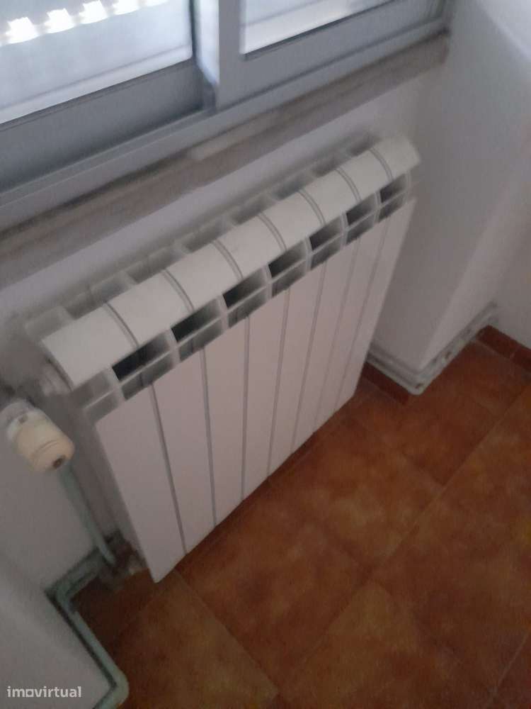 T2 com cozinha separada e gás natural no Barreiro-14