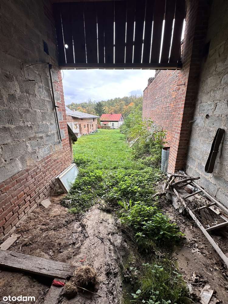 DOM Z ZABUDOWANIAMI GOSPODARCZYMI na 18-arowej działce-11