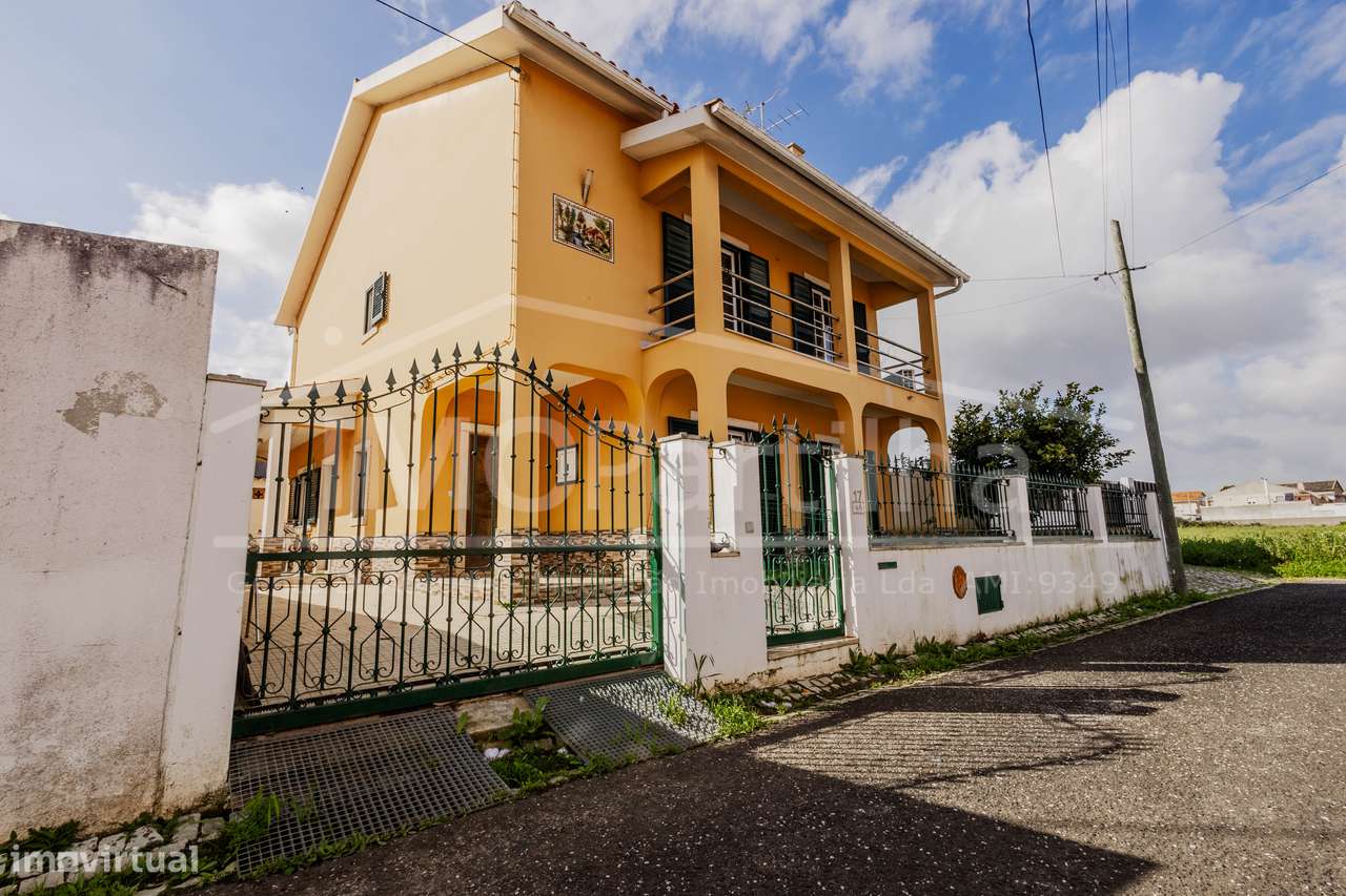 Moradia T5 Isolada com Potencial | 197 m² | São Domingos Rana-4