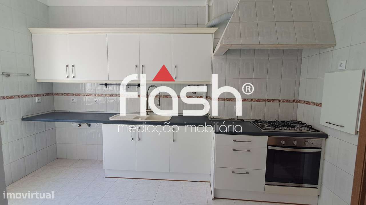 Apartamento T4 nas Mercês-8