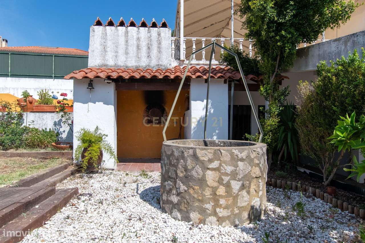 T4 +1 com jardim, piscina e garagem-40