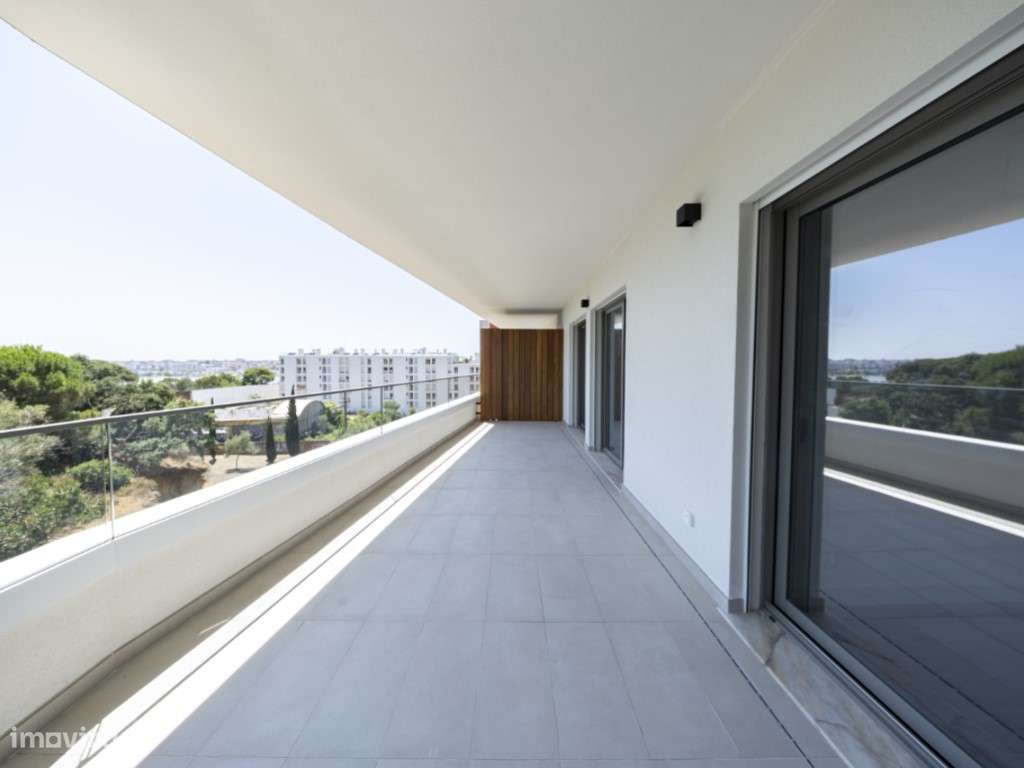 Apartamento T2 Novo no Seixal Baía com Terraço e Estacionamento-4