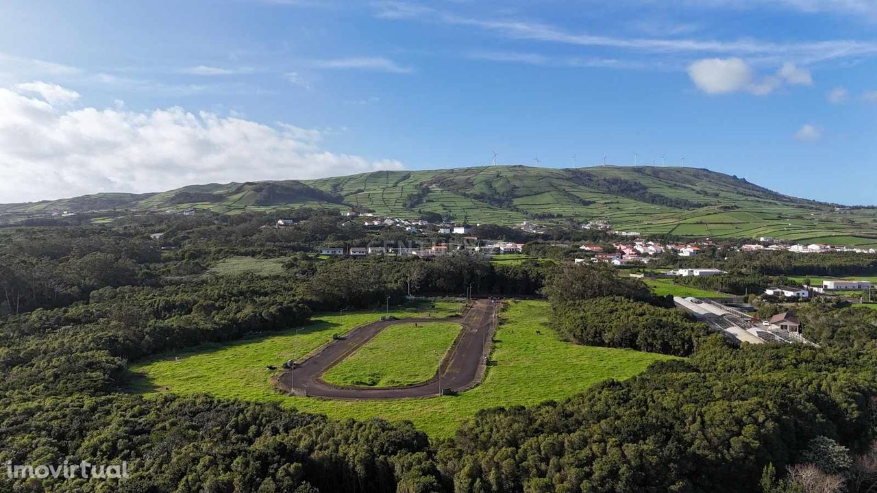 Lotes urbanos para moradia unifamiliar na zona do recanto Fonte do Bas