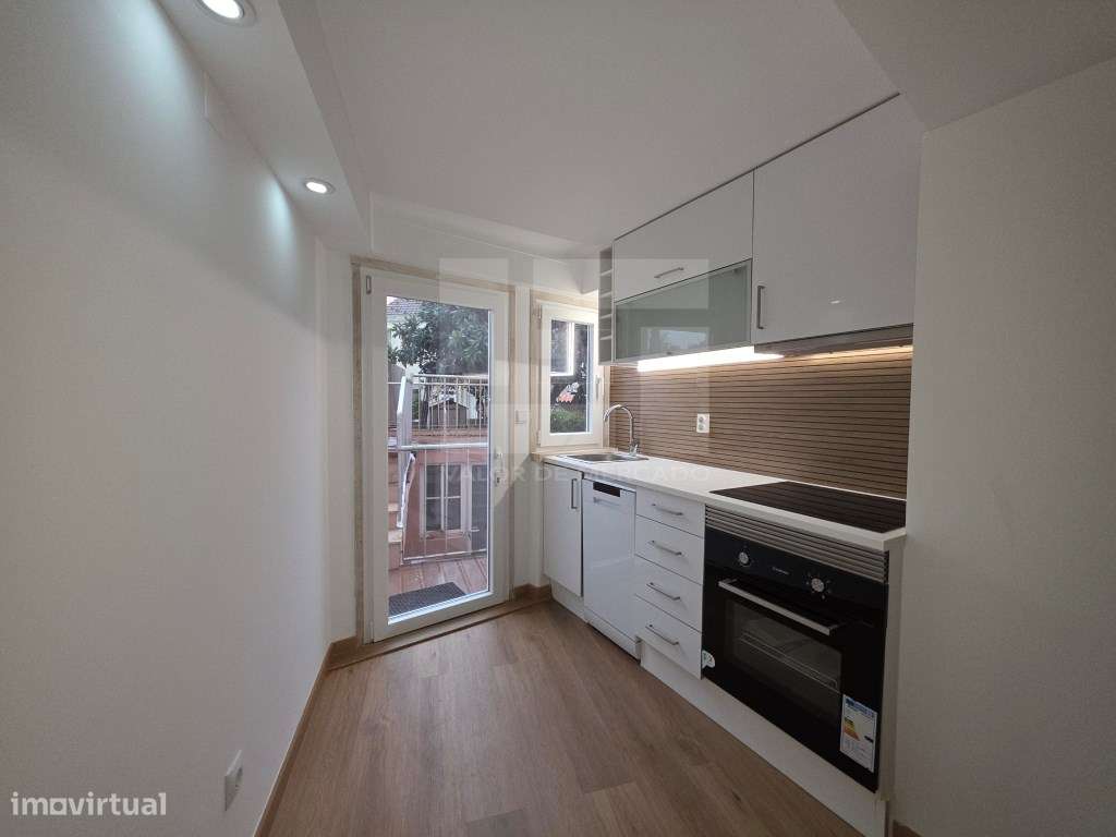 Apartamento T1+1duplex, recentemente remodelado, com 79 m2 - Grande imagem: 2/27