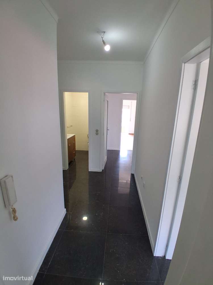 Apartamento T3 | Remodelado | Elevador | 3 Varandas | Lugar Garagem-15
