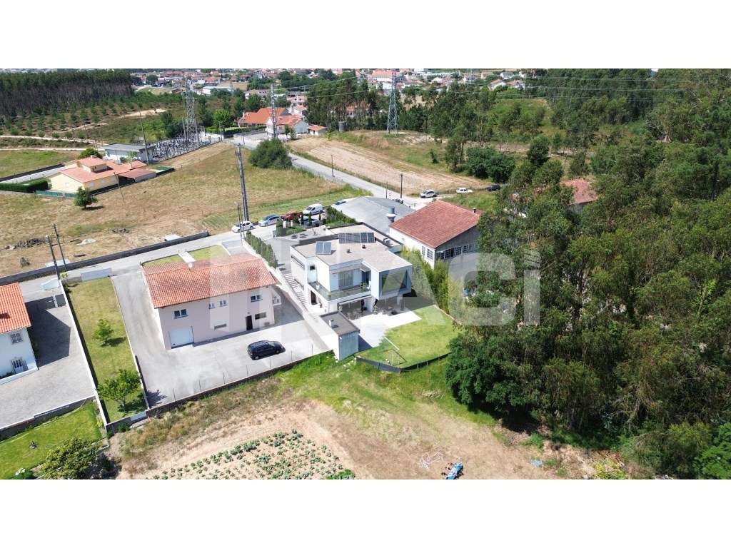 Magnífica Moradia T3+2 nos arredores da Cidade de Leiria-44