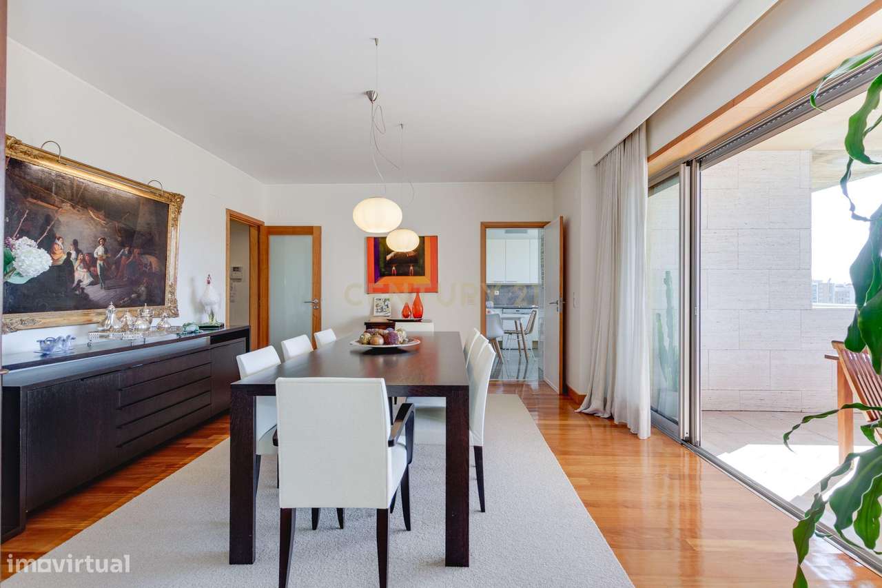 T4+1 na 1ª linha Condomínio fechado Parque das Conchas-19