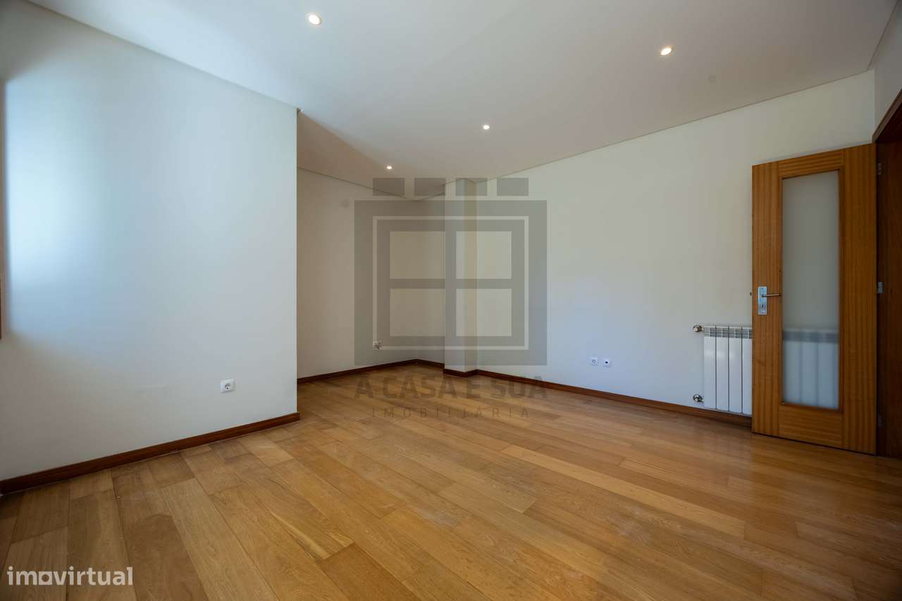 Apartamento T2 na urbanização dos Passionistas, S. M. Feira-4