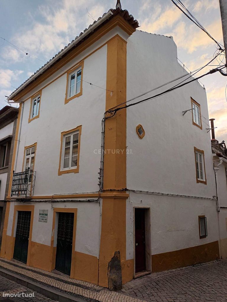 Prédio em pleno coração de Elvas