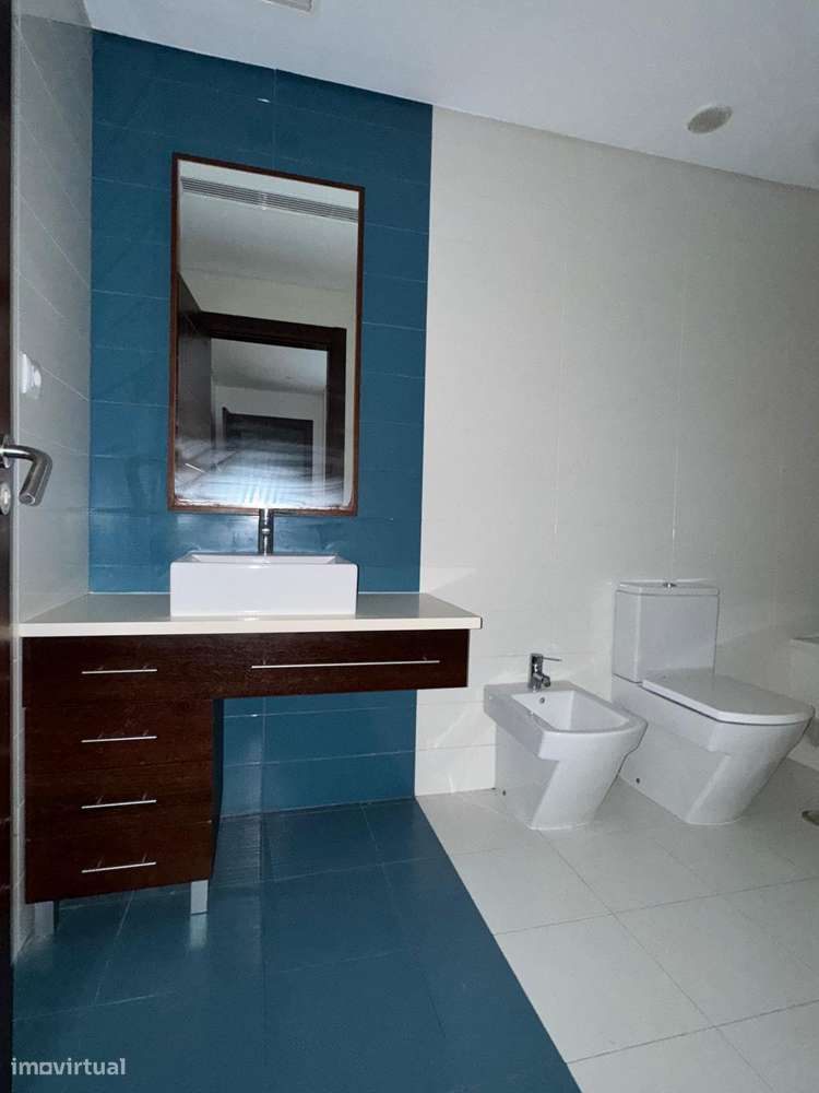 Imóvel de banco :T4 com varanda, garagem em Torres Vedras-12