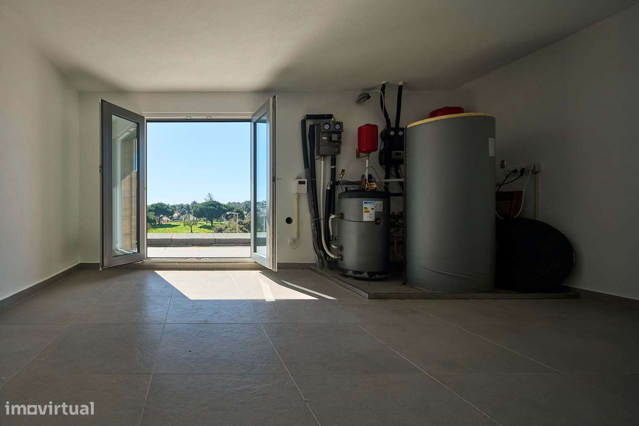 Moradia T4 com  piscina e jardim em zona privilegiada, Charneca da Cap-26