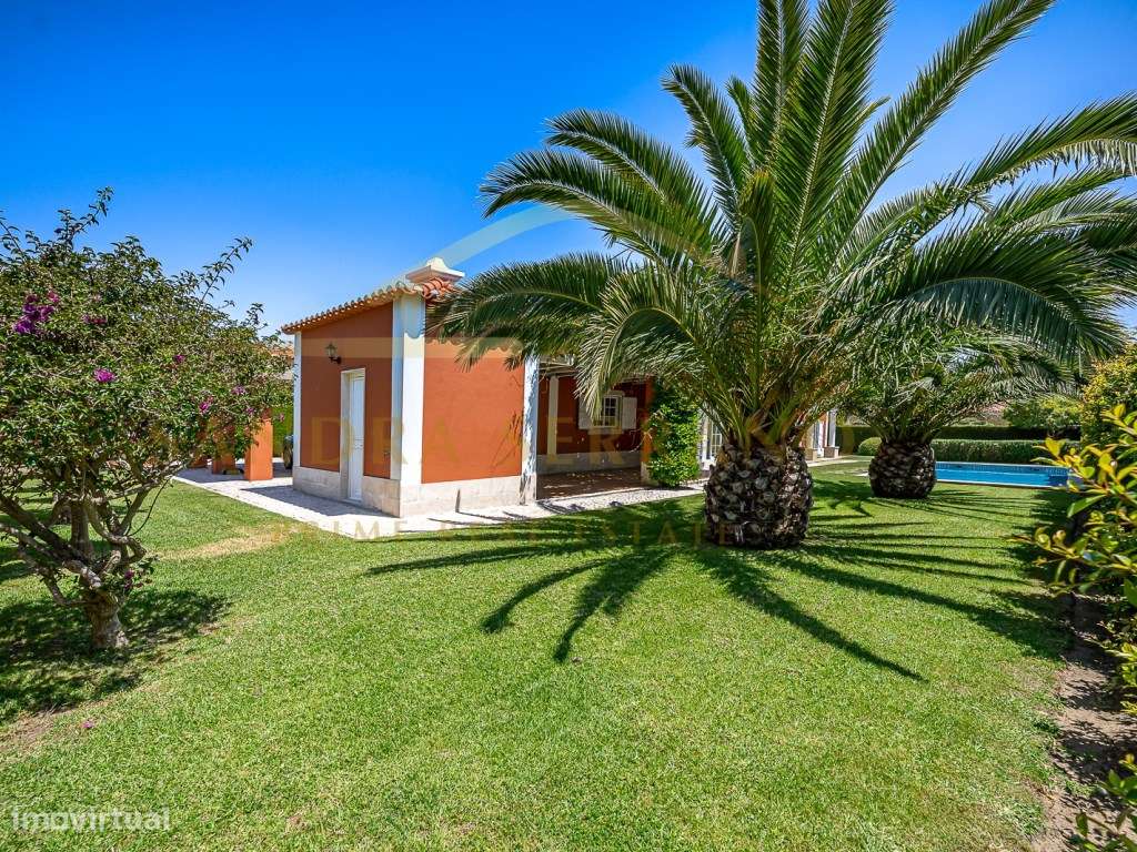 Moradia de traça tradicional com 7 assoalhadas-42