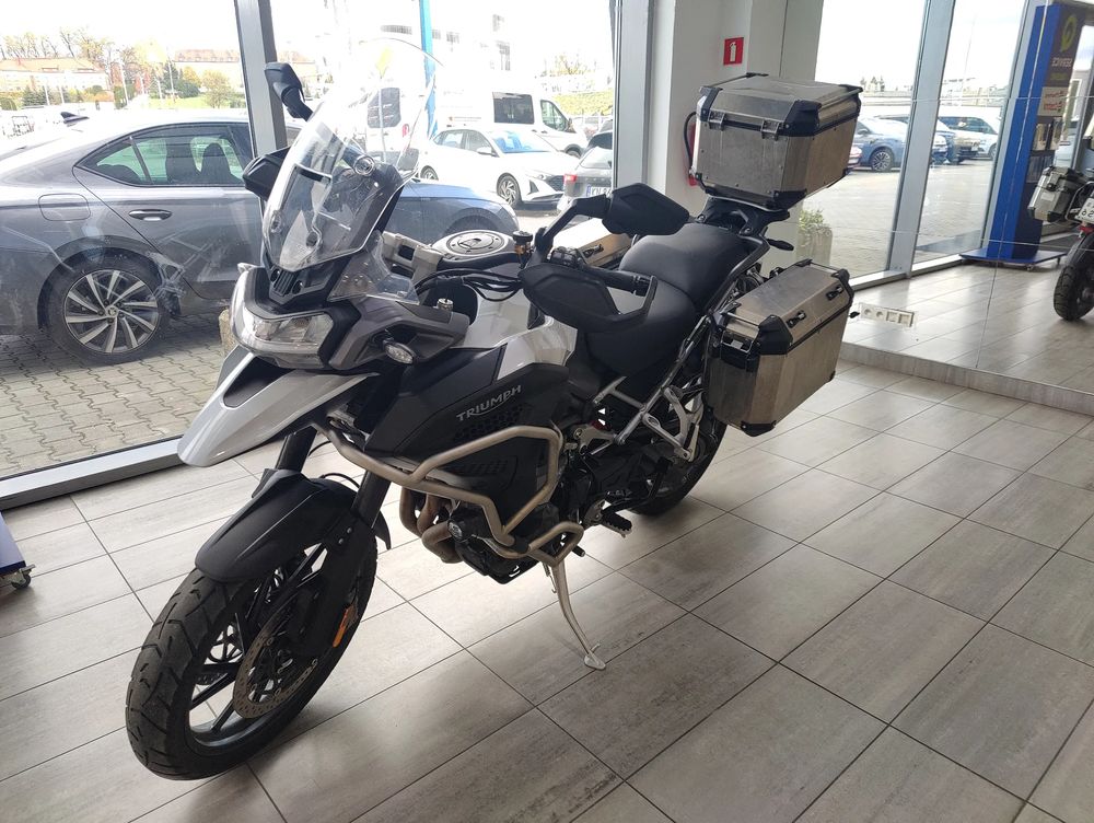 pierwszy właściciel salon PL faktura VAT 23%