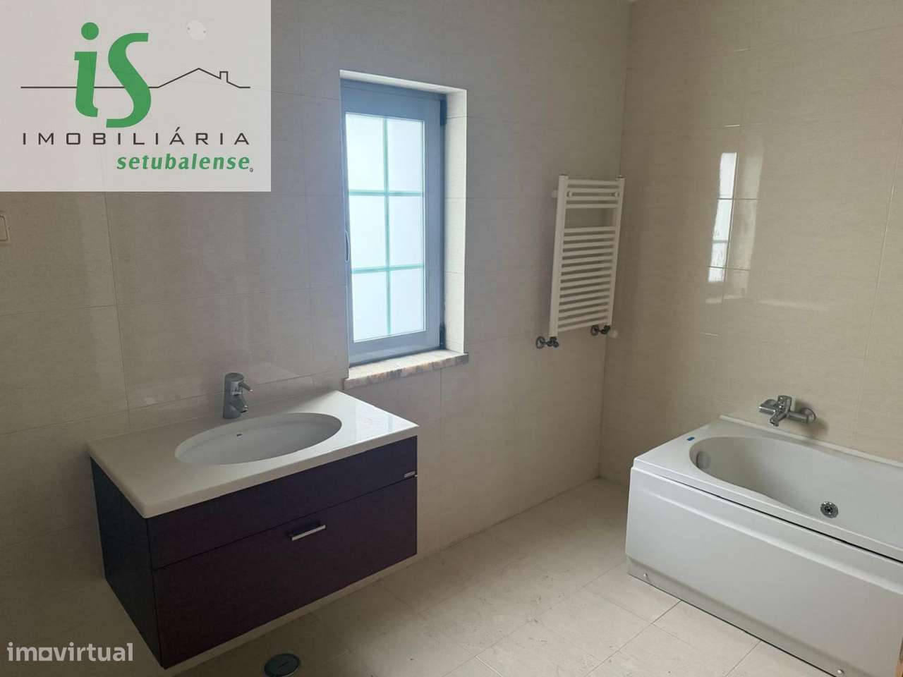 MORADIA T4 NA SOBREDA COM GARAGEM ISOLADA E TERRENO EM GAVETO.-22