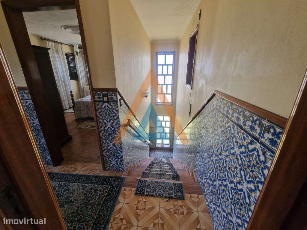 Excecional casa com 3 pisos e anexos, amplos espaços, possibilidade...-21