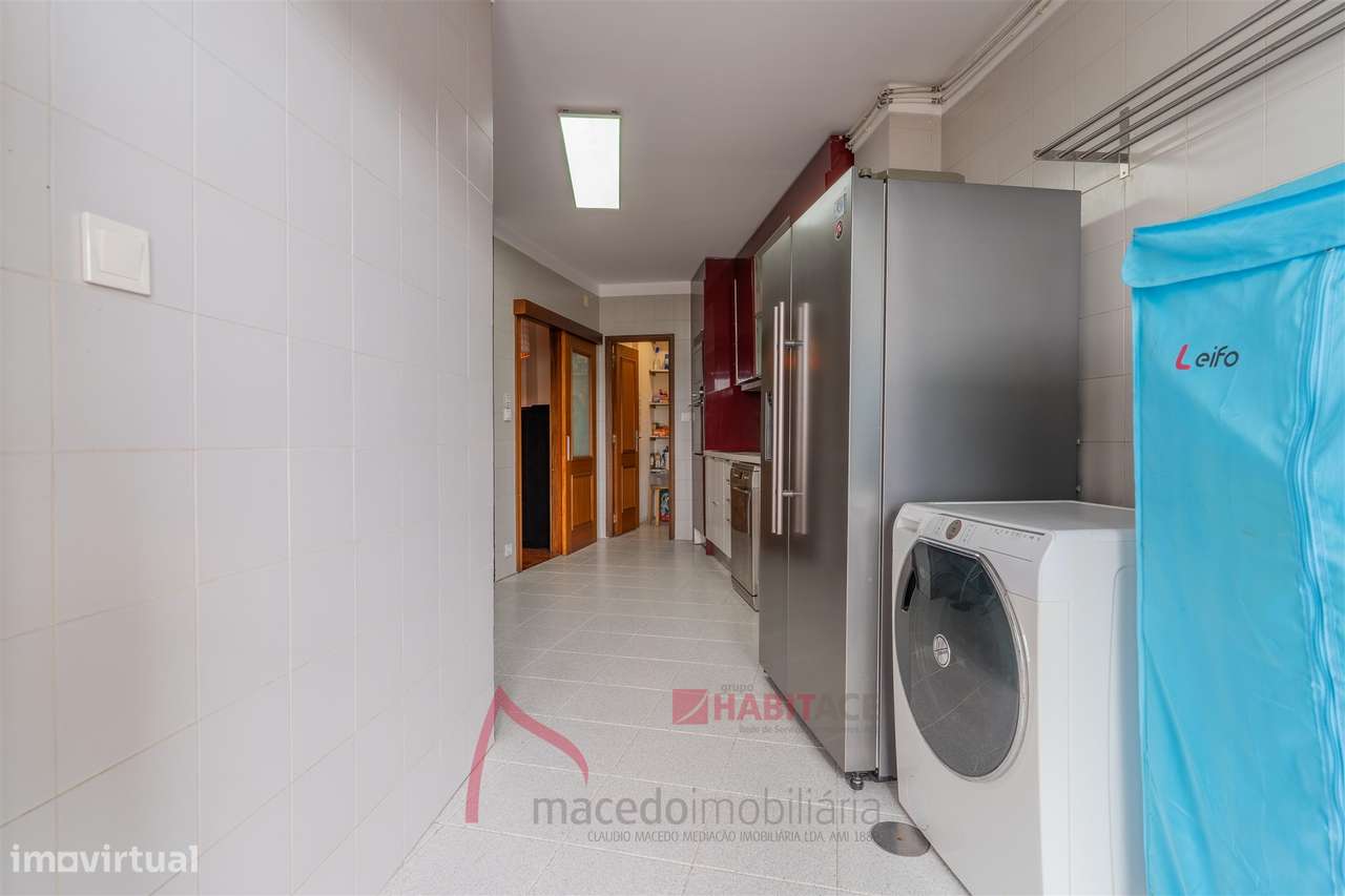 Apartamento T4 Mobilado à Venda em São Vicente, Braga-40