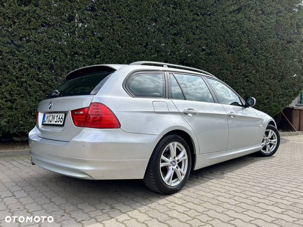 BMW Seria 3 320d DPF Touring - 28