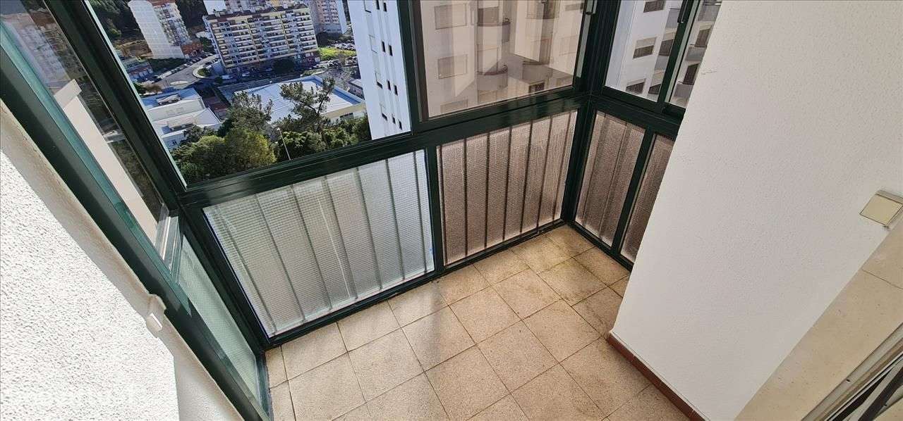 Apartamento T2 com Boa Exposição Solar em Rio de Mouro-6