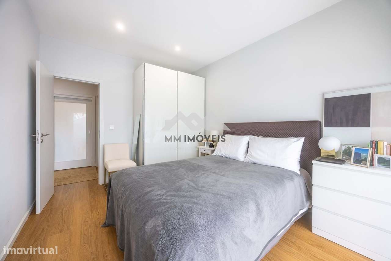 Andar Moradia T2 | Renovado | Varandas | 3 Frentes | Garagem 65m²-10