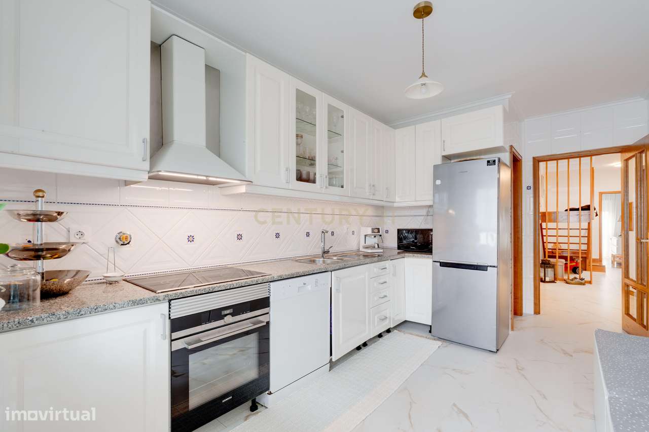 T2+2 Duplex c/ Sótão amplo (248m²) | S. Félix Marinha-13