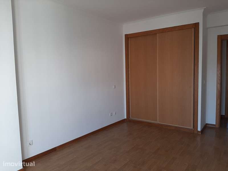 IMÓVEL ARRENDADO ATÉ MARÇO 2026  Apartamento T3-12