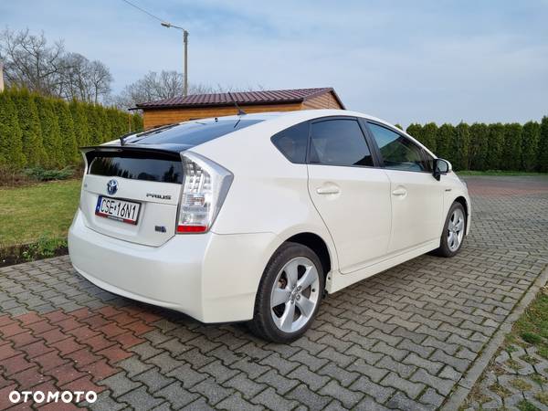 Toyota Prius (Hybrid) - 7